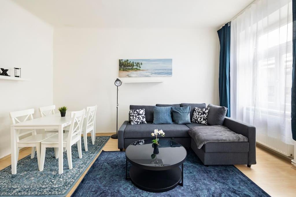 Beautiful 1 Bedroom Apartment Near Schoenbrunn Вена Экстерьер фото
