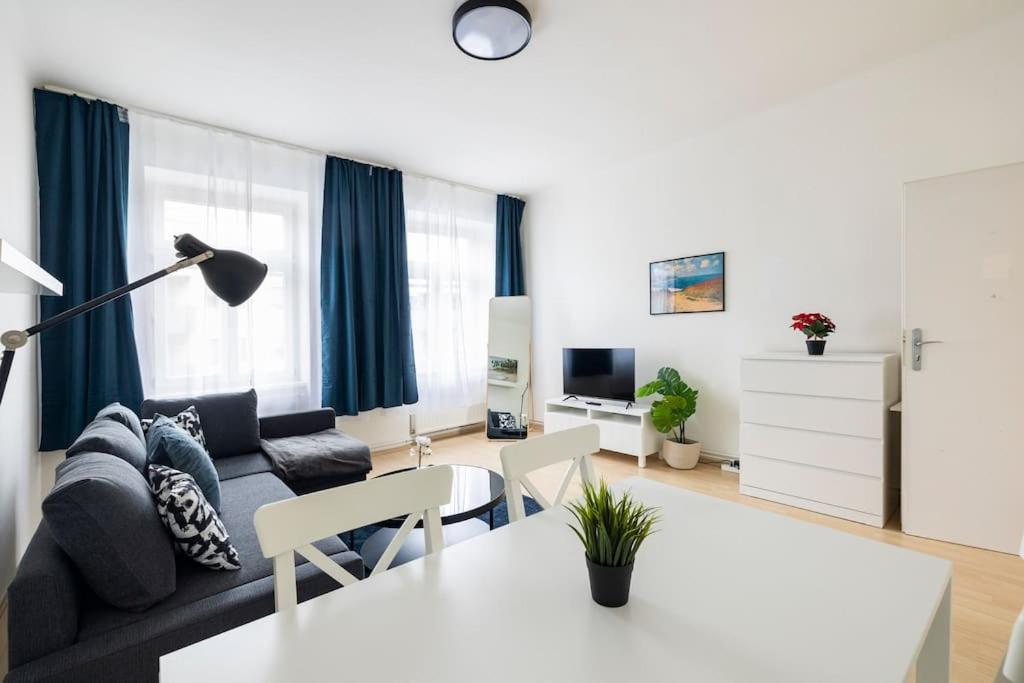 Beautiful 1 Bedroom Apartment Near Schoenbrunn Вена Экстерьер фото