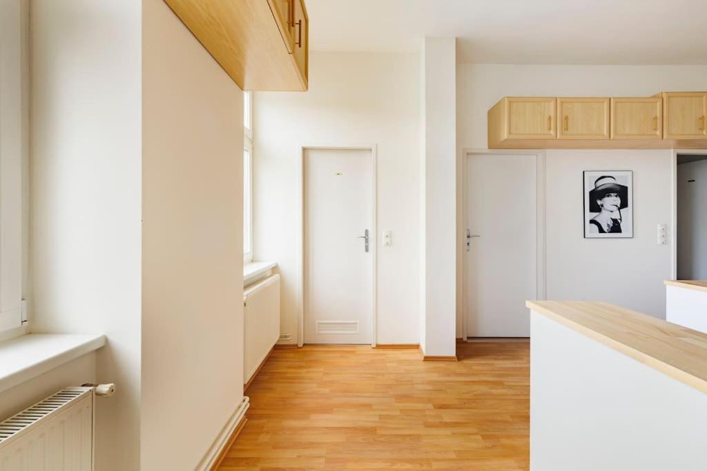 Beautiful 1 Bedroom Apartment Near Schoenbrunn Вена Экстерьер фото